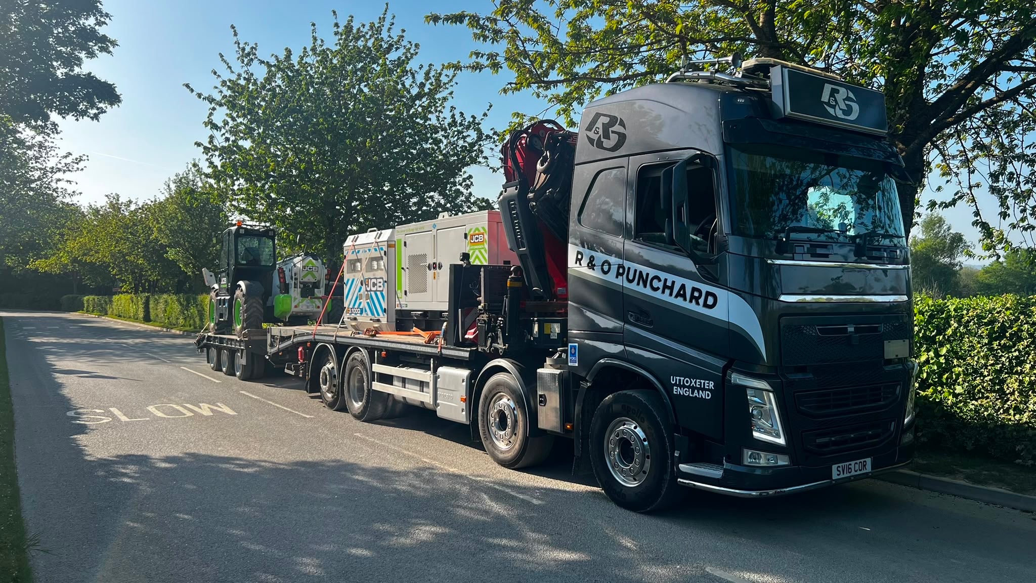 R & O Punchard DAF on a closed urban street worksite