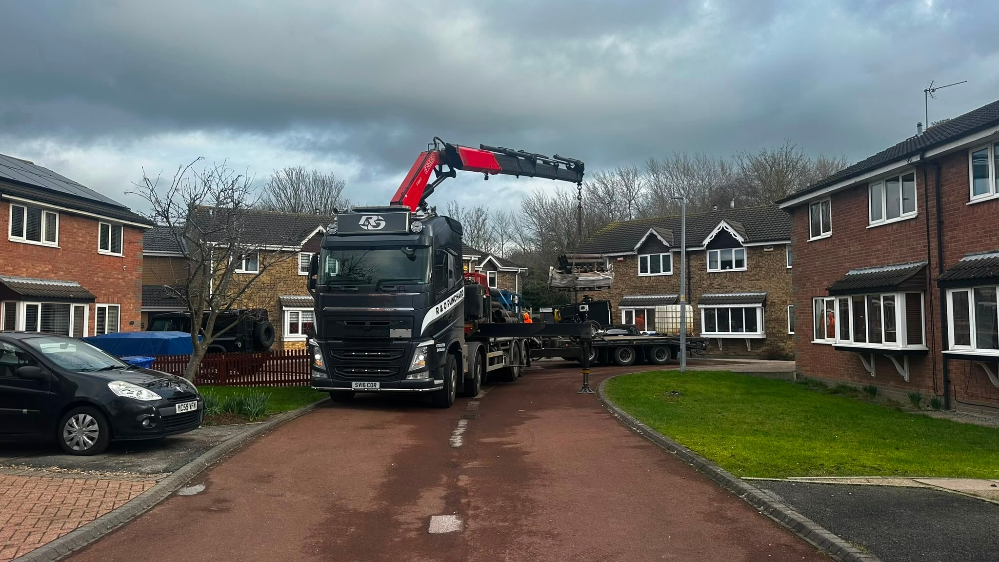 R & O Punchard HIAB crane vehicle lifting an HVAC unit