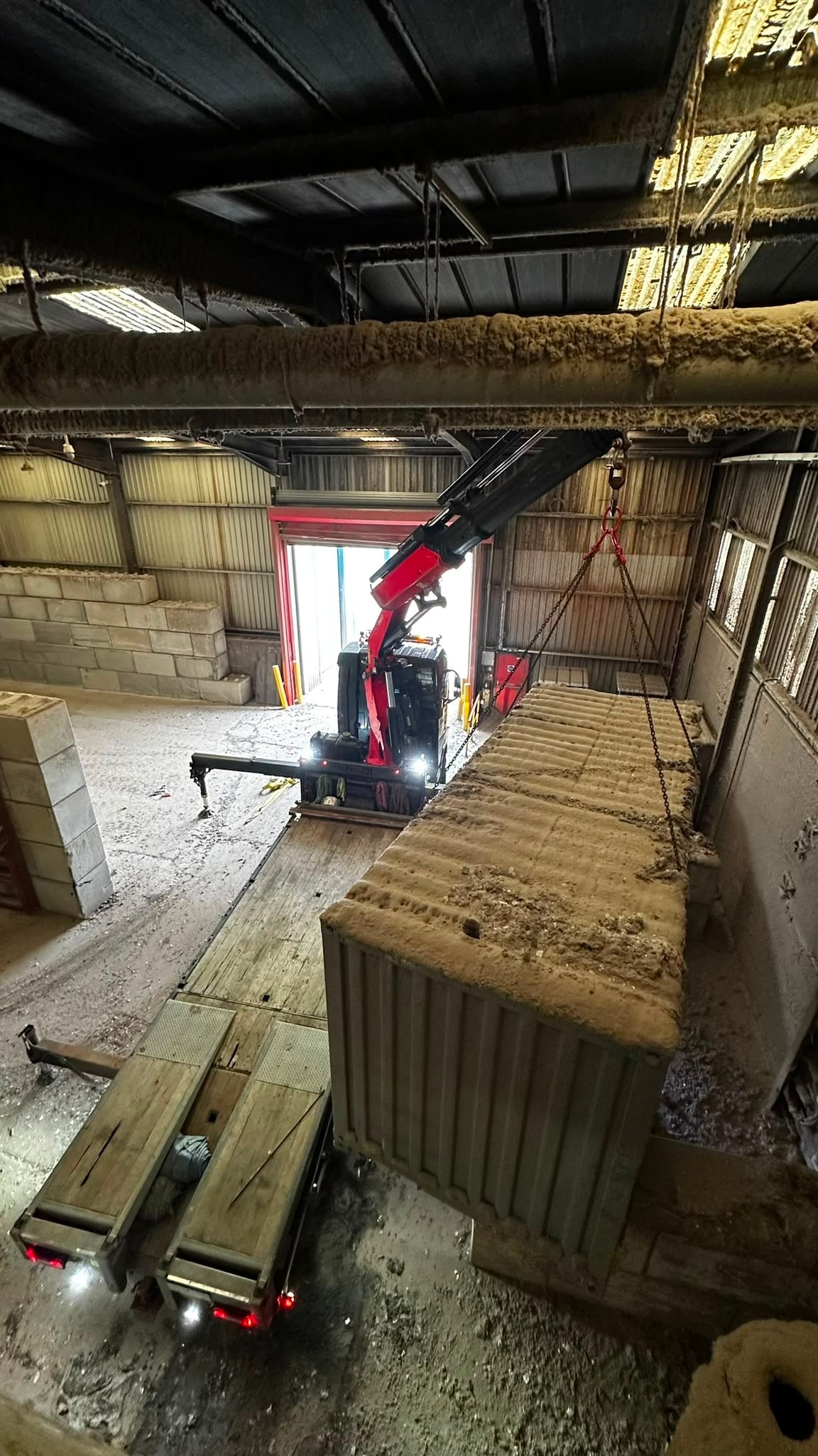 Outdoor site delivery with HIAB unloading materials